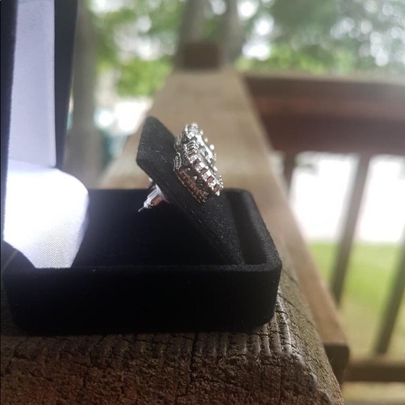 💎1 LEFT💎PRINCESS CUT WHITE SAPPHIRE STUDS - Picture 4 of 5